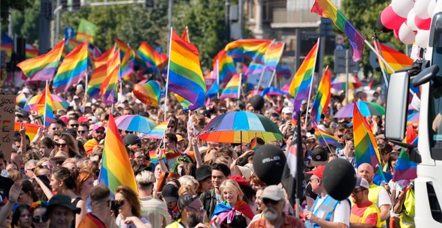 Pridetåg i Warsawa.  Czarek Sokolowski / AP