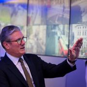Keir Starmer på besök hos Londonpolisen i dag. 