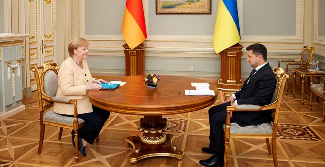 Angela Merkel och Volodomyr Zelenskyj möttes i Kiev.  TT NYHETSBYRÅN