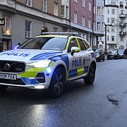Polis på plats på Östermalm i samband med annan insats. Arkivbild. Ej från händelsen.