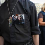 Människor samlades för att stötta hbtq-rörelsen efter mordet.