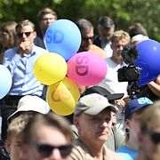Publik inför Sverigedemokraternas partiledare Jimmie Åkessons tal under Almedalsveckan.