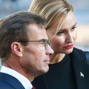 Moderaternas partiledare Ulf Kristersson och Kristdemokraternas partiledare Ebba Busch. Till höger: nationalekonomen Lars Calmfors.