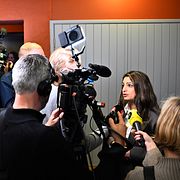 V-ledaren Nooshi Dadgostar inför fredagens möte med S, MP och C.