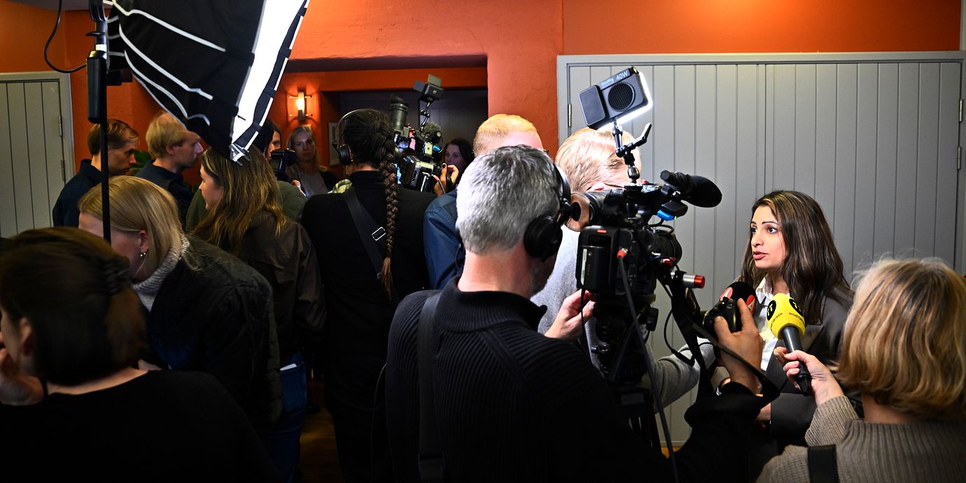 V-ledaren Nooshi Dadgostar inför fredagens möte med S, MP och C.