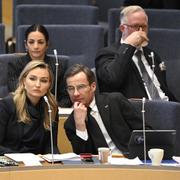  Ebba Busch (KD) och statsminister Ulf Kristersson (M) under onsdagens partiledardebatt i Riksdagen. 