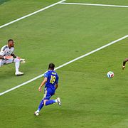 Ecuadors Enner Valencia skjuter mot Curaçaos Eloy Room.
