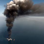 Deepwater Horizon dagen efter att oljeriggen exploderat och sjunkit i Mexikanska golfen. Arkivbild. 