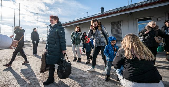Ukrainska flyktingar anländer till Karlskrona i mars 2022.  Johan Nilsson/TT