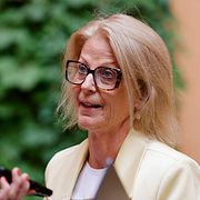 Finansminister Elisabeth Svantesson (M) intervjuas efter regeringens sommarfika på torsdagen.