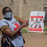 Vanny Birungi arbetar med att informera om ebola.