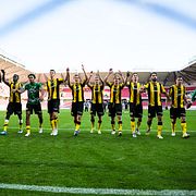 Hammarbys spelare jublar efter matchen.