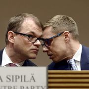 Statsminister Juha Sipilä från Centern och finansminister Alexander Stubb från Samlingspartiet inte längre bästa vänner.