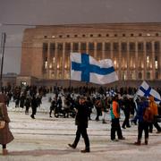 Demonstration mot Finlands dåvarande covidrestriktioner utanför parlamentsbyggnaden i Helsingfors/Arkivbild från februari 2022