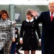 Trump med hustrun Melania i dag.