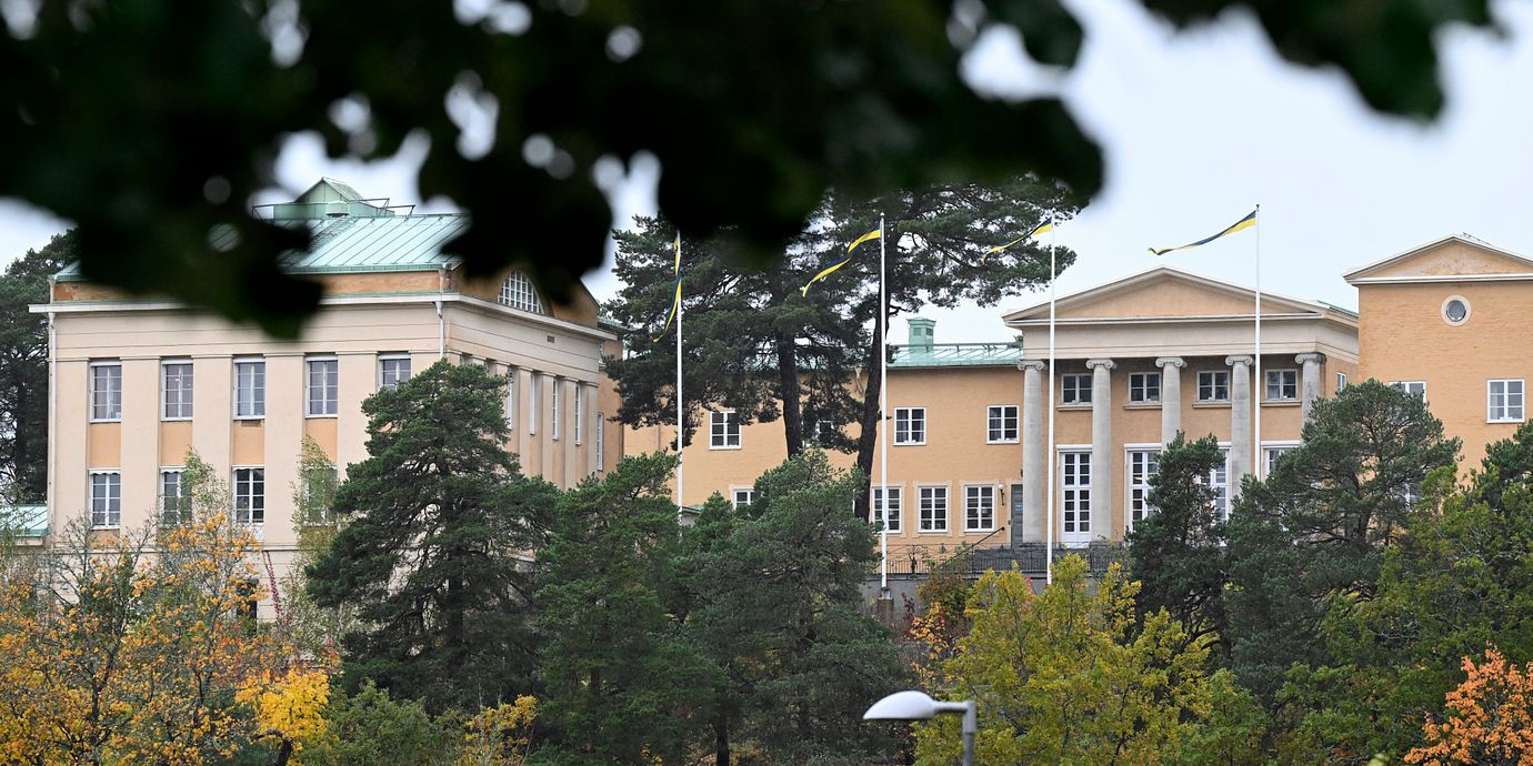 Tre elever sitter häktade efter misstankar om övergrepp på Sigtunaskolan.
