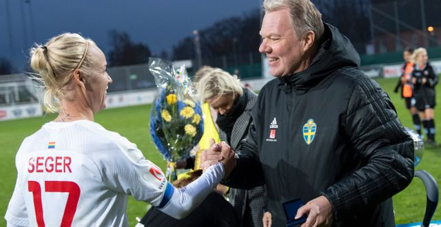 Landslagskaptenen Caroline Seger och SvFF-bossen Karl-Erik Nilsson. Johan Nilsson/TT / TT NYHETSBYRÅN