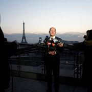 Olaf Scholz på plats i Paris. 