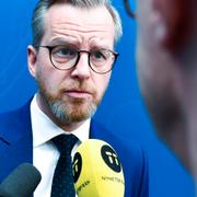 Mikael Damberg (S) efter pressträffen.