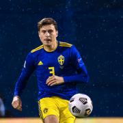 Lindelöf i förra mötet med Kroatien. 