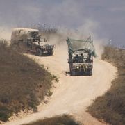 Israeliska militärfordon i södra Libanon.