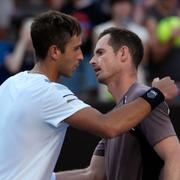 Tomás Martin Etcheverry och Andy Murray efter matchen.