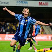 Djurgårdens Jeppe Okkels jublar efter 0-2-målet.