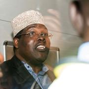 Miguna Miguna i samband med utvisningen från Kenya.