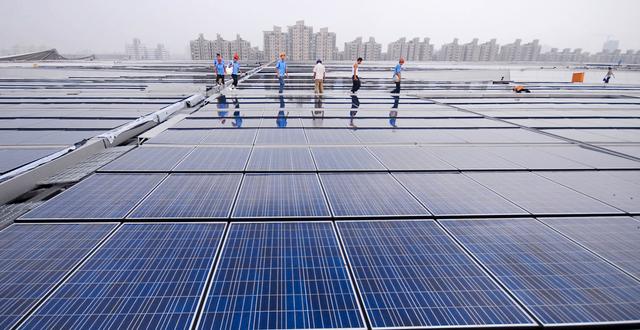 Solcellsanläggning i Kina. Ap