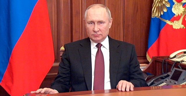 Vladimir Putin under sitt tal i morse, där han meddelade att Ryssland anfaller Ukraina. AP