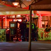 Polis och flera ambulanser befinner sig på Medborgarplatsen i centrala Stockholm under söndagskvällen.