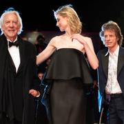 Donald Sutherland med Elizabeth Debicki och Mick Jagger på Venedigs filmfestival 2019. 