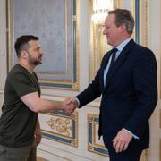 Ukrainas president Volodymyr Zelenskyj och David Cameron. 