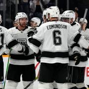 Los Angeles Kings-spelarna firar. 