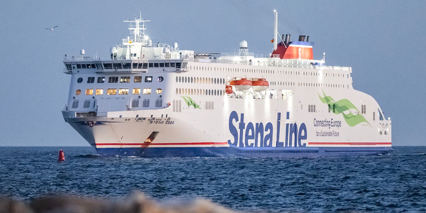 Stena Ebba utanför hamnen i Trelleborg i mars.