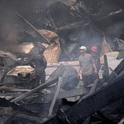 Efterverkningarna av ett israeliskt luftanfall i Beirut.