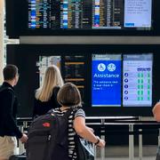 Resenärer på Heathrow i London den 13 juli.