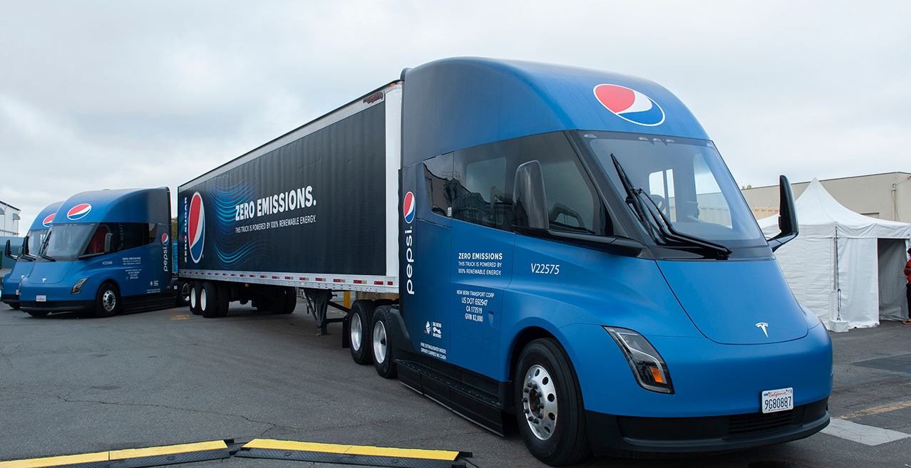 Teslas Semi visades upp 2023.