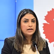 Vänsterpartiets ledare Nooshi Dadgostar och partiets arbetsmarknadspolitiska talesperson Ciczie Weidby.