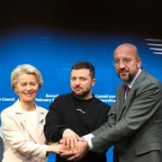 Ursula von der Leyen, Volodymyr Zelenskyj och Charles Michel i Bryssel på fredagen.