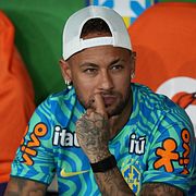 Neymar missar Brasiliens öppningsmatch i VM, rapporterar TT.