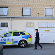 Arkivbild. Polisen i Biskopsgården i april efter en skjutning. 