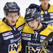 HV:s David Ullström grattas efter att ha kvitterat till 2-2.