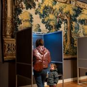 Bild från vallokal på Rijksmuseum i Amsterdam på torsdagen. 