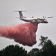 Släckningsarbete vid Marcheprime, utanför Bordeaux.