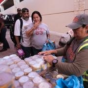 En matutdelning vid San Antonio Food Bank. 