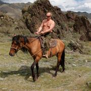 Avspänd pressbild av Vladimir Putin från Tuva i Sibirien, Ryssland, 3 augusti 2009. 