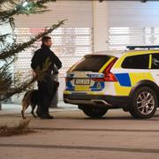 Poliser i Rinkeby efter dödsskjutningen i januari 2018.