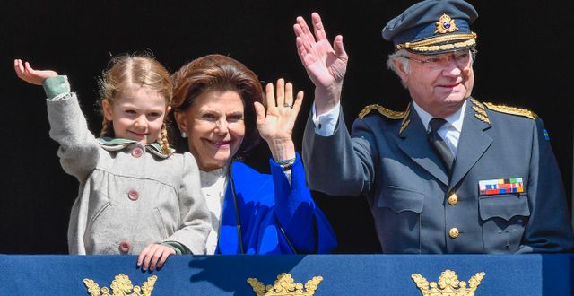 Prinsessan Estelle, drottning Silvia och kung Carl Gustaf. Jonas Ekströmer/TT / TT NYHETSBYRÅN