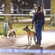 Polis på plats på brottsplatsen i centrala Malmö.